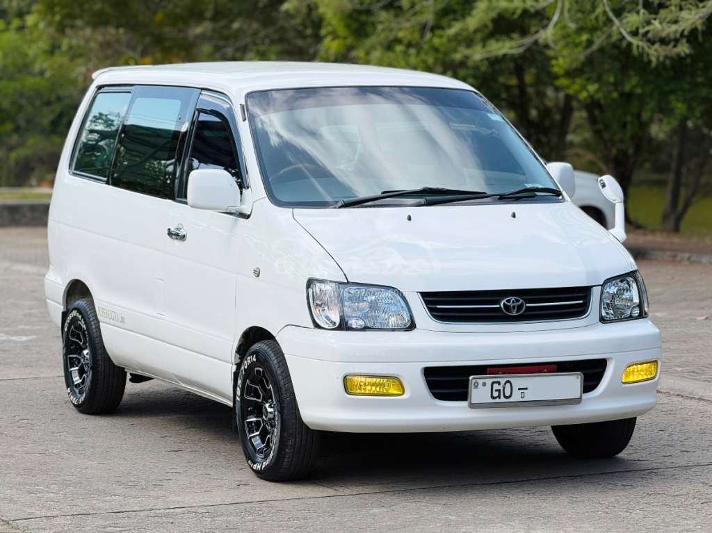 Toyota Noah 2012 for Sale!